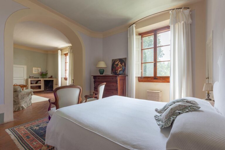 Room Pico Villa di Tizzano Luxury Holidays in Tuscany