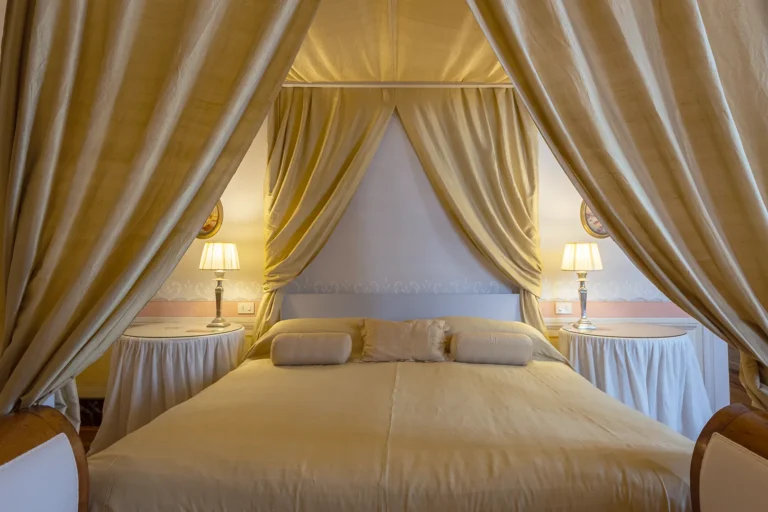 Villa di Tizzano Luxury holiday tuscany Suite bed room 02
